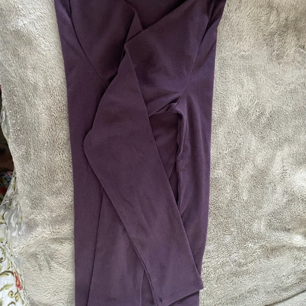 Levi's Purple Ribbed turtle neck shirt - Picture 3 of 3